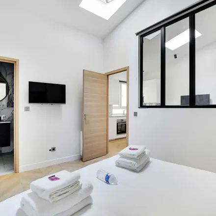 Rent this 2 bed apartment on 93 Rue La Boétie in 75008 Paris, France