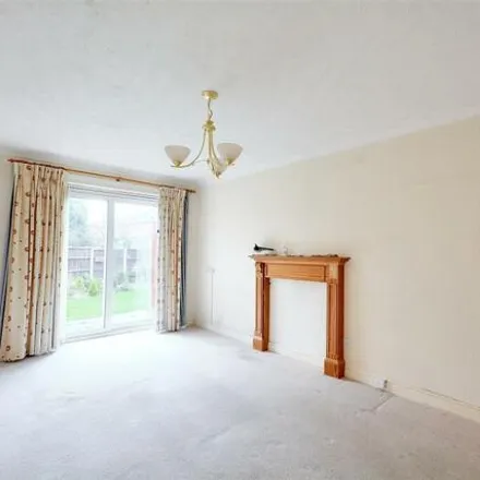 Image 3 - 10 The Dovecotes, Beeston, NG9 1GG, United Kingdom - House for sale