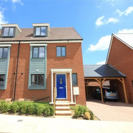 Rent this 4 bed townhouse on The Observatory in Southfleet Road, Swanscombe