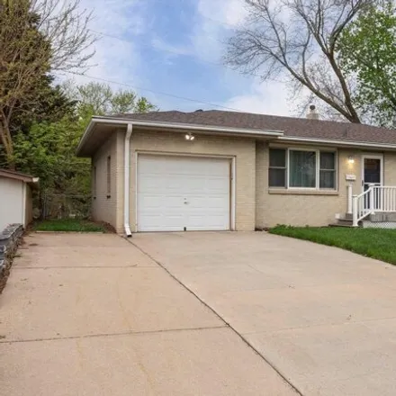 Buy this 2 bed house on 2380 South 123rd Street in Omaha, NE 68144