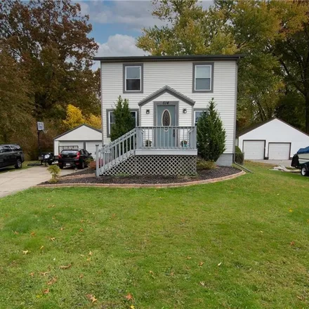 Buy this 3 bed house on 518 Rosegarden Drive Northeast in Howland Center, Trumbull County