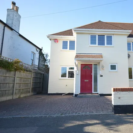 Rent this 4 bed duplex on Mayflower Close in Walhampton, SO41 3SN
