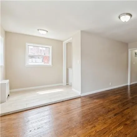 Image 2 - 306 Bay 19th Street, New York, NY 11214, USA - Apartment for sale