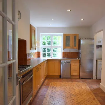 Image 5 - Midholm, London, NW11 6LL, United Kingdom - House for rent