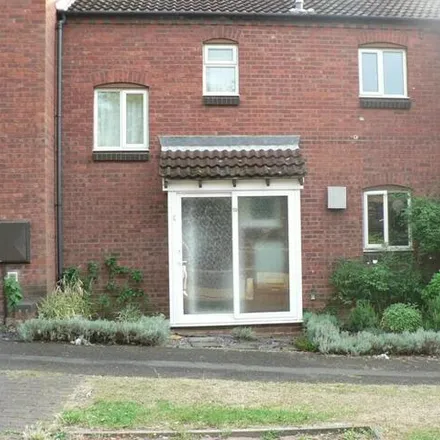 Rent this 4 bed townhouse on Albion Road in Luton, LU2 0DH