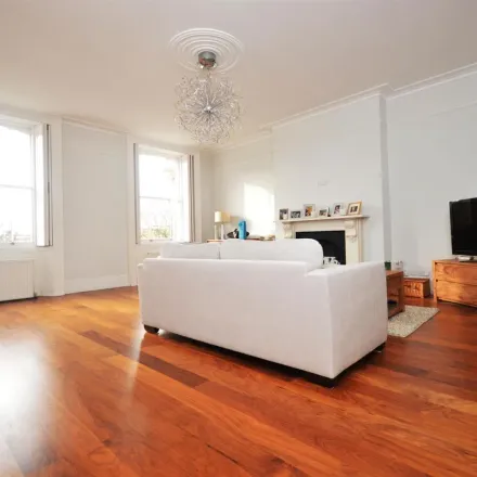 Image 5 - 7 Portland Terrace, London, TW9 1QQ, United Kingdom - Apartment for rent