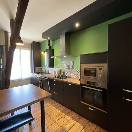 Image 1 - Tui, Rue de Liège, 64000 Pau, France - Apartment for rent