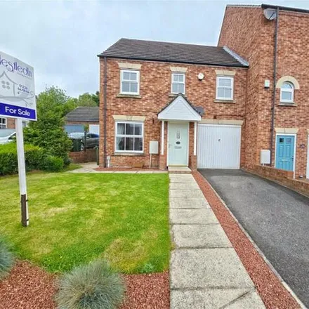 Buy this 3 bed townhouse on Marsden Mews in Pontefract, Wf9 4sy