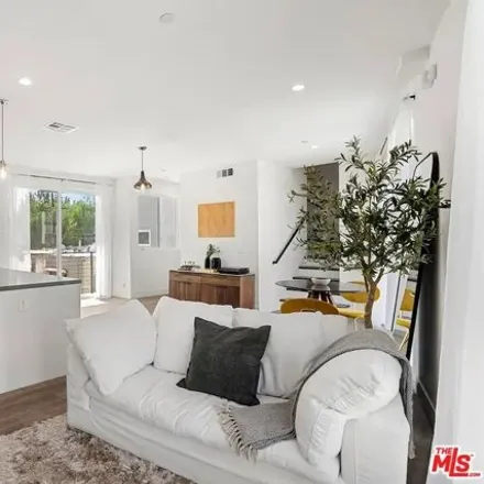 Image 8 - 5518 West Olympic Boulevard, Los Angeles, CA 90036, USA - House for sale