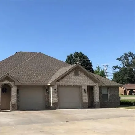 Rent this 2 bed house on 2765 Oakview Road in Fort Smith, AR 72908
