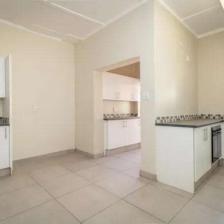 Image 7 - Rosehope, Main Road, Rosebank, Cape Town, 7700, South Africa - Apartment for rent