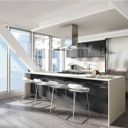 Rent this 5 bed condo on New York