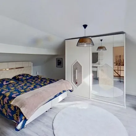Rent this 5 bed apartment on 41 Rue de la Fontaine Jean Valjean in 93370 Montfermeil, France