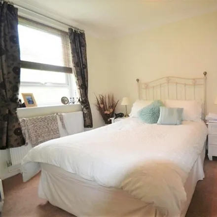 Image 5 - 206 Coombe Lane, Cottenham Park, London, SW20 0BB, United Kingdom - Apartment for rent