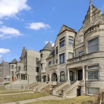 Buy this 7 bed house on 4123 South Drexel Boulevard in Chicago, IL 60653
