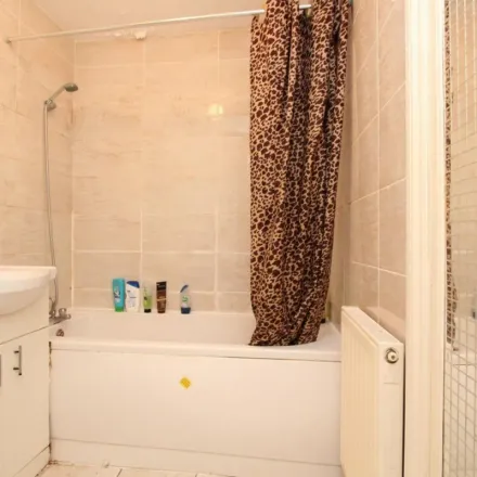 Image 3 - Suebi Cottage, 16 Lombard Place, London, E3 5FA, United Kingdom - Apartment for rent