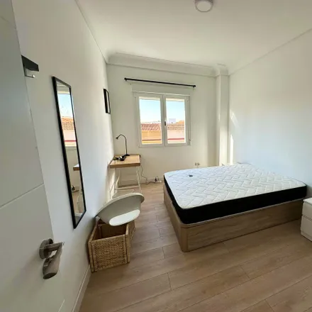 Rent this 1 bed room on Paseo de Santa María de la Cabeza in 80, 28045 Madrid