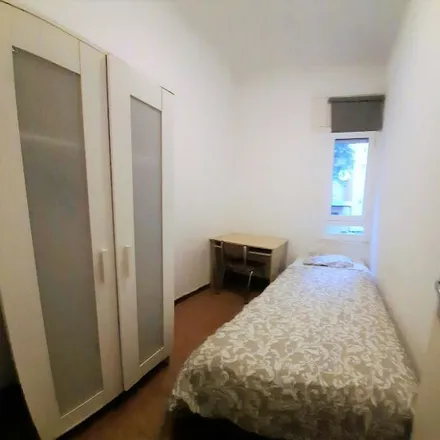 Rent this 4 bed room on Carrer del Pintor Pahissa in 15, 08001 Barcelona