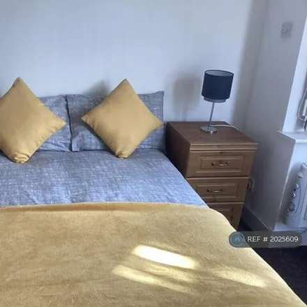 Rent this studio apartment on 17-19 Manor Road in Coventry, CV1 2LH