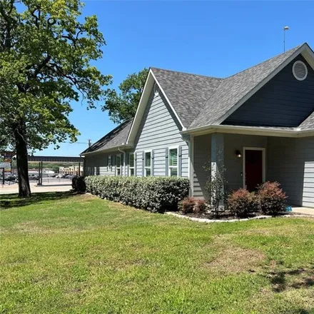 Buy this 2 bed house on 1319 West Houston Street in Sherman, TX 75092