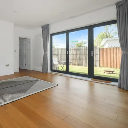 Rent this 3 bed townhouse on Sydney Road in London, SE2 9RY