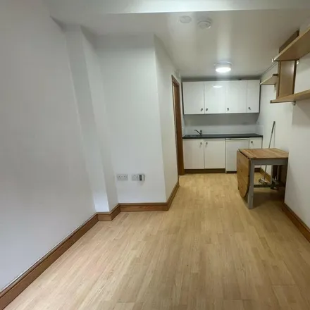 Rent this studio apartment on Cromwells in 77d Manor Road, London