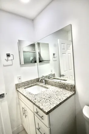 Image 6 - 8869 Sunset Drive, North Palm Beach, FL 33410, USA - Townhouse for rent