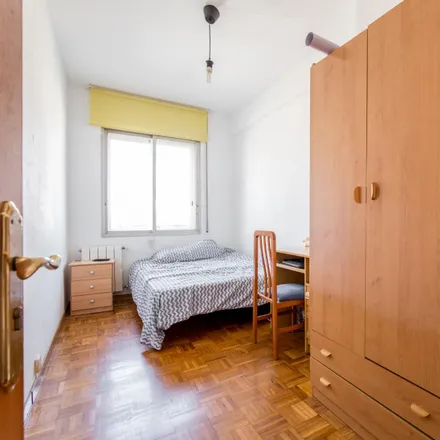 Rent this 4 bed room on Smart Bar in Avinguda Meridiana, 08001 Barcelona