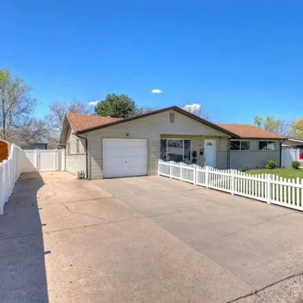 Image 2 - 4032 Deno Drive, West Valley City, UT 84120, USA - House for sale
