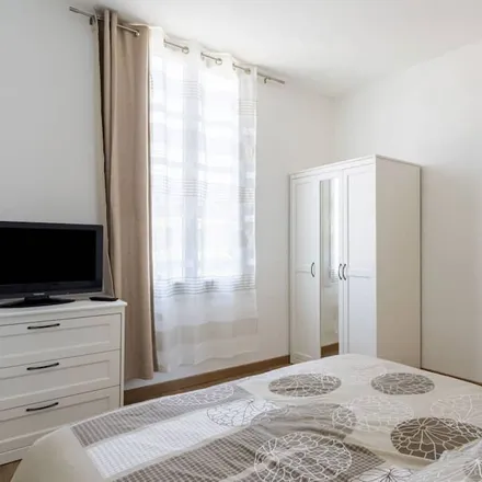 Rent this 3 bed house on 83400 Hyères