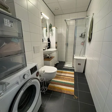 Rent this 1 bed apartment on Burgemeester Jonkheer Hoeufftlaan 20 in 4132 EB Vianen, Netherlands