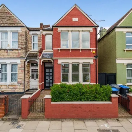 Rent this 4 bed duplex on 29 Cedar Road in London, NW2 6SU