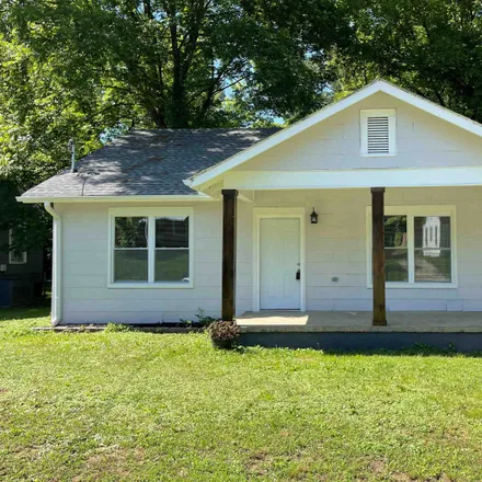 Buy this 4 bed house on 510 Greenwood Avenue in Jackson, TN 38301