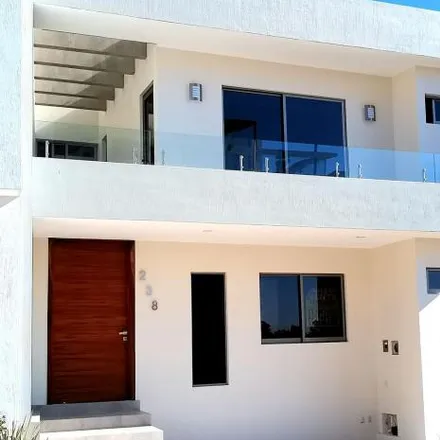 Buy this 4 bed house on Global Fhas Soluciones en Seguridad Privada in Avenida Río Blanco, Villas Mirador