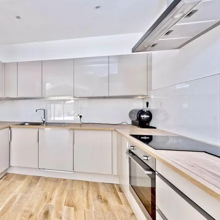 Image 7 - Victory Road, London, SW19 1HR, United Kingdom - House for rent