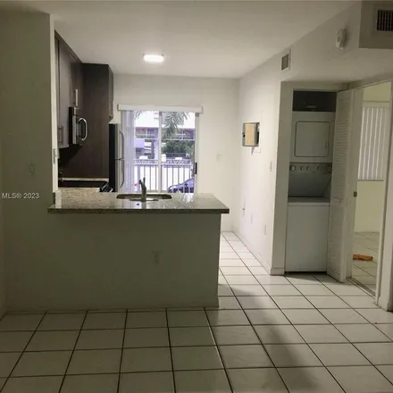 Image 4 - 2575 Southwest 27th Avenue, The Pines, Miami, FL 33133, USA - Apartment for rent