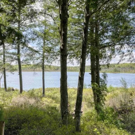 Buy this studio apartment on Lakeside Drive in Fitzwilliam, NH 03447