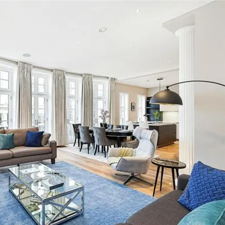 Rent this 3 bed room on Lyceum Tavern in 354 Strand, London