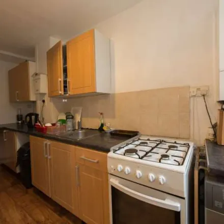 Image 2 - Mondragon House, Old Vicarage, 49 Guildford Road, Stockwell Park, London, SW8 2DF, United Kingdom - Apartment for rent