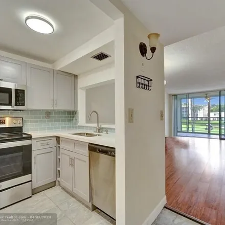 Image 4 - 1875 Sable Palm Drive, Pine Island Ridge, Davie, FL 33324, USA - Condo for sale