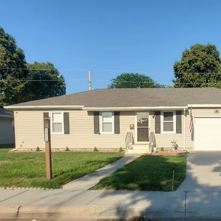 Buy this 3 bed house on 1033 South Plum Street in Grand Island, NE 68801