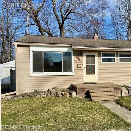 Buy this 3 bed house on 718 Elmwood Drive in Fenton, MI 48430