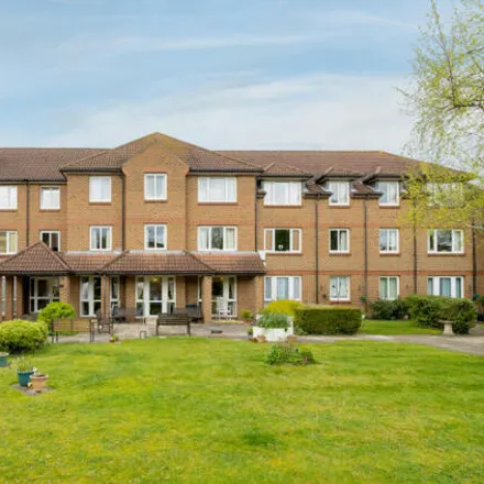 Buy this studio apartment on Tebbit Close in Easthampstead, RG12 9BA