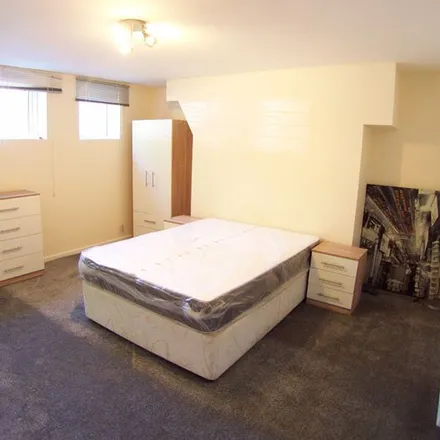 Rent this 2 bed apartment on Bainbrigge Road in Leeds, LS6 3AD