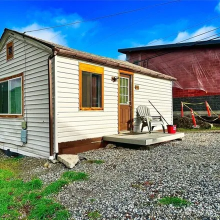 Buy this 1 bed house on 433 3rd Avenue in Elmer City, Okanogan County