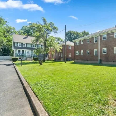 Image 5 - 187 Fort Lee Rd, Teaneck, New Jersey, 07666 - House for sale