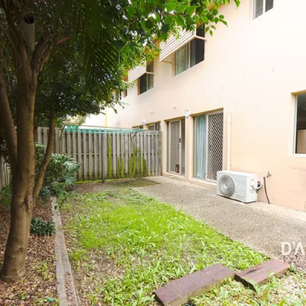 Rent this 3 bed townhouse on 150 Meadowlands Road in Carina QLD 4152, Australia