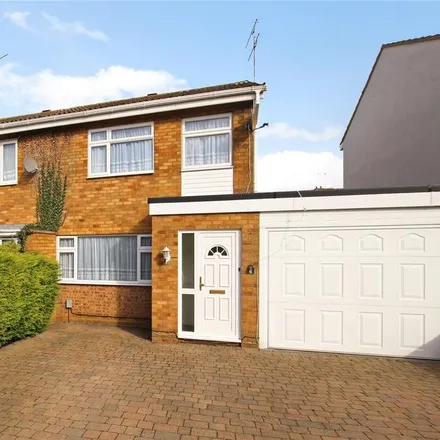 Rent this 3 bed house on Burges Close in Dunstable, LU6 3EU