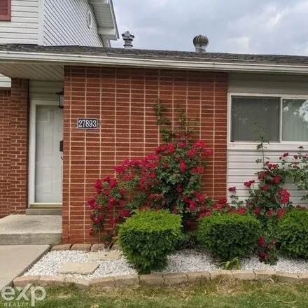 Buy this 1 bed townhouse on 27931 Eastwick Square in Roseville, MI 48066