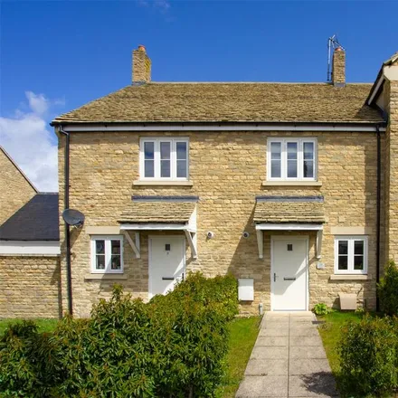 Rent this 2 bed townhouse on Oxford Hill in Witney, OX28 3JT